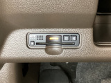ハンドルの左下にETCがついています。高速道路の料金所の通過も楽々です。 カードの取り出しもしやすい場所についています。