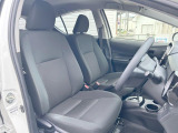 運転席まわりには十分なスペースがあり、大柄な方でもゆったり運転していただける環境です。