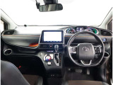 オシャレなインテリアで運転する気分も盛り上がりますよね^^