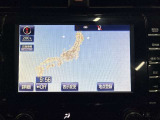 ディスプレイオーディオやカーナビは、現代のドライブにおいて欠かせない装備のひとつです。初めての場所でも迷いにくく、快適なルート案内で運転をサポートします。移動中のエンターテインメント性も高まります。