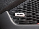 BOSEサラウンドサウンドシステムは、車内の音響特性に合わせて的確にチューニングされており、コンサートホールのようにバランスに優れた原音を忠実に再現した音響パターンを生み出します。