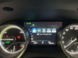 視認性に優れたメーターを採用しており、走行中でも車速や情報が分かりやすく表示されます。運転時の視線移動をむりのない範囲に抑え、快適で安心感のあるドライブをサポートします。