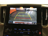 バックガイドモニターで、後方を確認しながら安心して駐車することができます。運転初心者も熟練者も必須の機能ですよ!