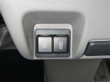 充電用USB端子付き。スマートフォンなどの充電に便利です。