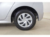 純正14インチスチールホイルでフルキャップです。タイヤサイズは175/70R14になります!