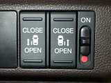 運転席からもスライドドアをボタン操作でスピーディーに開閉できます!またスマートキーでも操作できるので便利です。