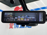 【インテリジェントルームミラー】後席の大きな荷物や同乗者で後方が確認しづらい時でも安心!カメラが撮影した車両後方の映像をルームミラー内に表示。クリアな視界で状況の確認が可能です!