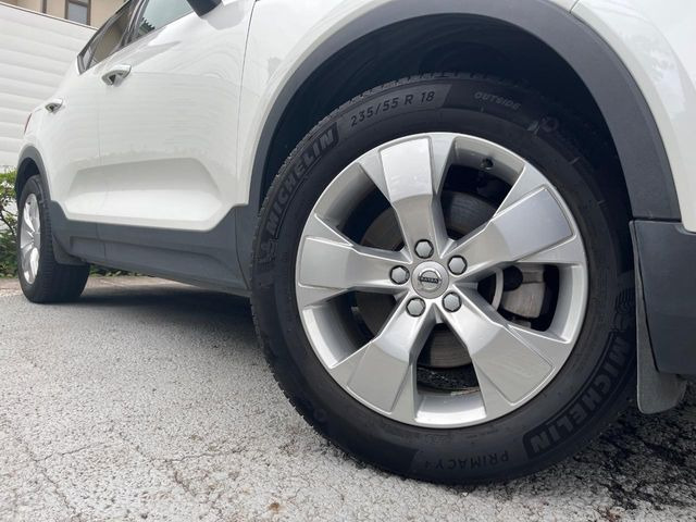 ボルボ XC40 B4 モメンタム の中古車詳細 (19,400km, クリスタル