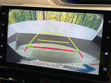 【バックカメラ】駐車時に後方がリアルタイム映像で確認できます。大型商業施設や立体駐車場での駐車時や、夜間のバック時に大活躍!運転スキルに関わらず、今や必須となった装備のひとつです!