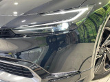 【LEDヘッドライト】悪天候や夜間走行時も良好な視界を確保し安心して運転できる高輝度LEDヘッドライトを装備!点灯速度が早く、消費電力も抑えられています。