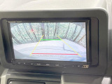 【バックカメラ】駐車時に後方がリアルタイム映像で確認できます。大型商業施設や立体駐車場での駐車時や、夜間のバック時に大活躍!運転スキルに関わらず、今や必須となった装備のひとつです!