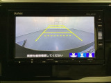 バックでの車庫入れも安心です! リアカメラが付いているバックモニター付のナビを装備しております。操作線もついており距離感も画面から確認できます。