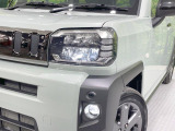 【LEDヘッドライト】悪天候や夜間走行時も良好な視界を確保し安心して運転できる高輝度LEDヘッドライトを装備!点灯速度が早く、消費電力も抑えられています。