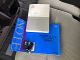 メンテナンスノート【整備記録簿】、取説も揃っています。スマートキーはバッグなどにしまったままボタン操作でエンジンの始動・停止ができて大変便利です。