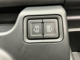 狭い所でも乗り降り楽々な両側電動スライドドアです!簡単にドアの開閉が出来る為女性やお年寄りにも優しく、荷物で手が塞がった時なども大変便利です!