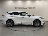 【まるごとクリーニング】シートを取り外し、車内を徹底洗浄。隅々まで丁寧に仕上げています。
