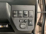 オートマチックハイビームとは、先行車や対向車のライトを認識し、ハイビームとロービームを自動で切り替える機能です。夜道の視界を確保します。詳細は販売店スタッフまでおたずねください。