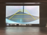 リバースギアに入れるだけで後方の表示へ切り替わります。夜間や雨の日の駐車も楽になりますよ。