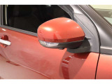 サイドターンランプ付きドアミラー。車両のドレスアップと右左折時の被視認性を兼ね備えたお洒落なミラーです。