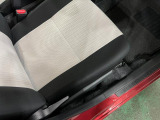 痛みの出やすい運転席シートの角、フロアマット、座面、ともに良好です