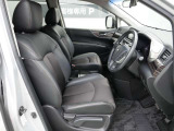 視界がよく運転しやすいフロントシート