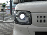 LEDヘッドライト搭載でしっかり明るく照らしてくれるので、夜間走行や不慣れな道でも安心です。