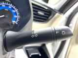 【オートライト】周りの明るさに応じて自動でヘッドライトの点灯・消灯ができる機能です!ライトの付け忘れ・消し忘れなどが無くなり、雨の日や夕方の走行も安心!トンネル通過時も便利ですね♪