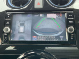 車両を上から見ているようなアラウンドビューモニターの映像をナビゲーション画面に映し出してくれるので、小さなお子様や障害物を確認できます。運転のしやすさはもちろん、事故防止にも役立ちます!