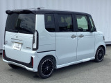 この度は、当店のお車をご覧いただきまして誠にありがとうございます。当店では全国販売・納車も行っております。県によって陸送費用は異なりますのでお気軽にお問い合わせください。