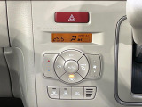 【オートエアコン】一度お好みの温度に設定すれば、車内の温度を検知し風量や温度を自動で調整。暑い&hellip;寒い&hellip;と何度もスイッチ操作をする必要はありません。快適な車内空間には必須の機能ですね♪