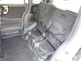 ◆チップアップ&ダイブダウン機構付【ULTR SEAT】は後席座面を左右分割で跳ね上げることができます。トランクで積載できない背の高い荷物をラクラク収納できます。ホンダ車ならではの人気装備です。