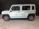 ハンドルのリモコンでオーディオ操作が行えます☆私の車もこの装備が付いていますが、運転中も前方から視線を外すことがないので、安全でとっても便利です☆