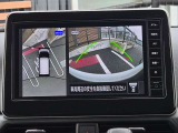 アラウンドビューモニター。上空から見下ろしているような映像で、スムースな駐車をサポートします。