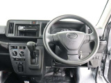 運転席からの操作もしやすいインパネ配置と、見切りのいいアイポイントですので、お車の操作性にも優れていますよ!快適・安心・安全です!!
