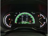 とっても見やすいメーターです。夜間時はラグジュアリーな気分にさせてくれる照明が魅力ですので、夜のドライブも楽しみになりますよ♪