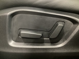 こちらのグレードには助手席にも運転席同様にパワーシートを装備しております!座面位置を上げれば視界も広がり開放感アップ!