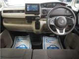 運転にかかわる様々な操作を安全に行えるように視点移動が少なく、操作性に配慮されたスイッチ類が凝縮されたコクピットです。