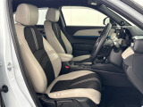 乗降がしやすい運転席。高さが調節できて小柄な方でも運転しやすいポジションをとることができます。