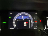 視認性に優れたメーターを採用しており、走行中でも車速や情報が分かりやすく表示されます。運転時の視線移動をむりのない範囲に抑え、快適で安心感のあるドライブをサポートします。
