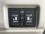【両側パワースライドドア】スマートキーや運転席のスイッチで後席両側スライドドアの開閉が可能♪電動だから力を入れてドアを開ける必要が無く、小さなお子様でも簡単に開け閉めでき快適です♪