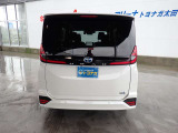 ★兄弟車のヴォクシーと比べ、上質さと親しみやすさを追求したデザイン★