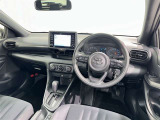 運転席まわりです。 各操作スイッチは使いやすい位置に配置されてます。