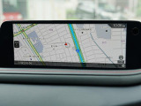 マツダコネクトの10.25インチワイドセンターディスプレイです。『Android Auto』『Apple CarPlay』や独自のコネクテッドサービスに対応したインターフェイスシステムです。