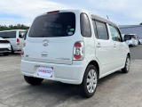 車両下部へ凹みを伴うキズのある車両となります。写真を掲載しておりますので併せてご確認ください。