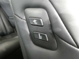 助手席もパワーシート付です。運転席からは、助手席肩口パワーシートスイッチで助手席シートの操作が手軽にできます。