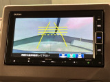 リバースギアに入れるだけで後方の表示へ切り替わります。夜間や雨の日の駐車も楽になりますよ。