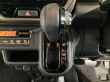 操作性の良いインパネシフト。ミッションはCVT(無段変速)となります。