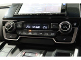 運転席と助手席の温度設定の変更が可能な左右独立タイプのデュアルエアコンです♪♪♪暑がりな人・寒がりな人も誰もが車内を快適にお過ごしいただけます♪♪♪