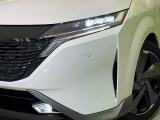 【LEDヘッドライト】悪天候や夜間走行時も良好な視界を確保し安心して運転できる高輝度LEDヘッドライトを装備!点灯速度が早く、消費電力も抑えられています。