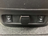 運転席、助手席のフロントシートにはシートヒーターが装備されております。